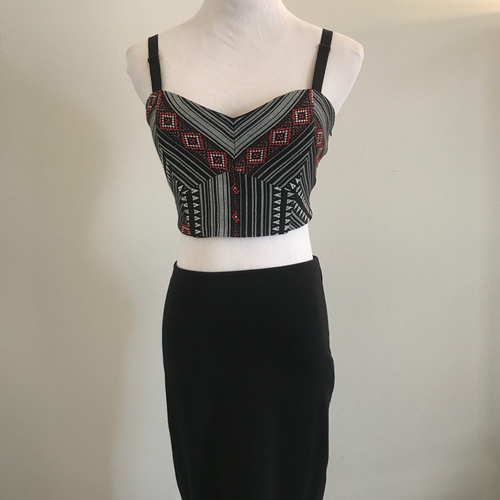 Design Lab Crop Top - Picture 2 of 4